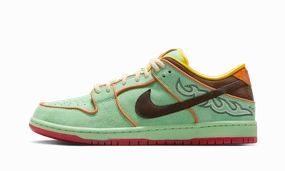 Foot Form Nike SB Dunk Low Rodeo Tourmaline