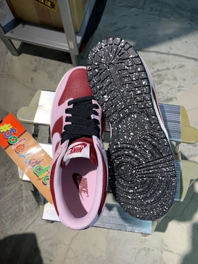 Walk Free Padded materials DS 2007' Nike Dunk Low CL TEAM RED DENIM