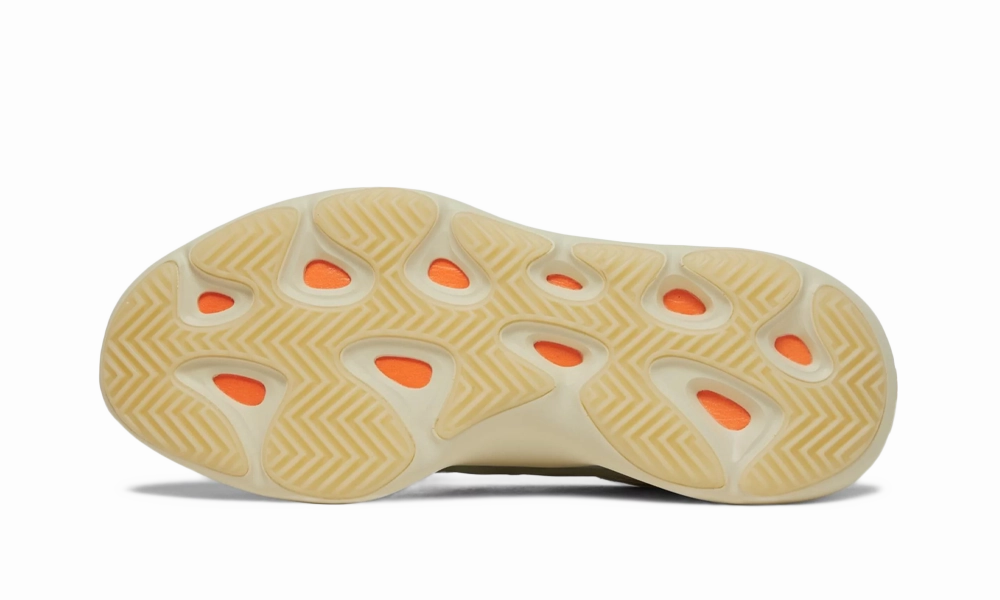 Shopping Look Cafe Style adidas Yeezy 700 V3 Fade Salt