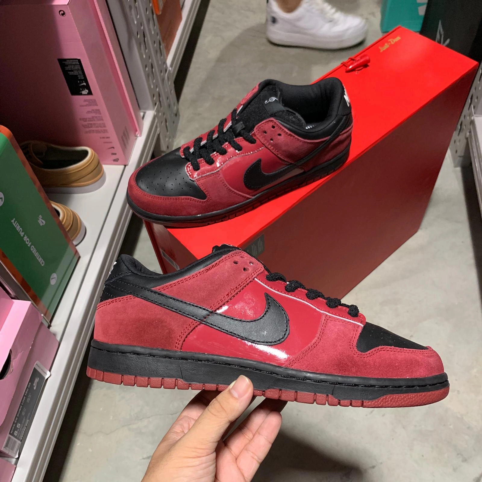 DS 2007' Nike Dunk Low Pro SB MILLI VANILLI Sneaker Culture