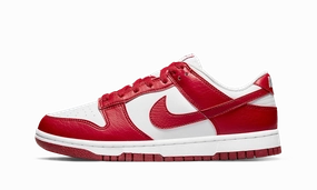Nike Dunk Low Next Nature Gym Red tread depth
