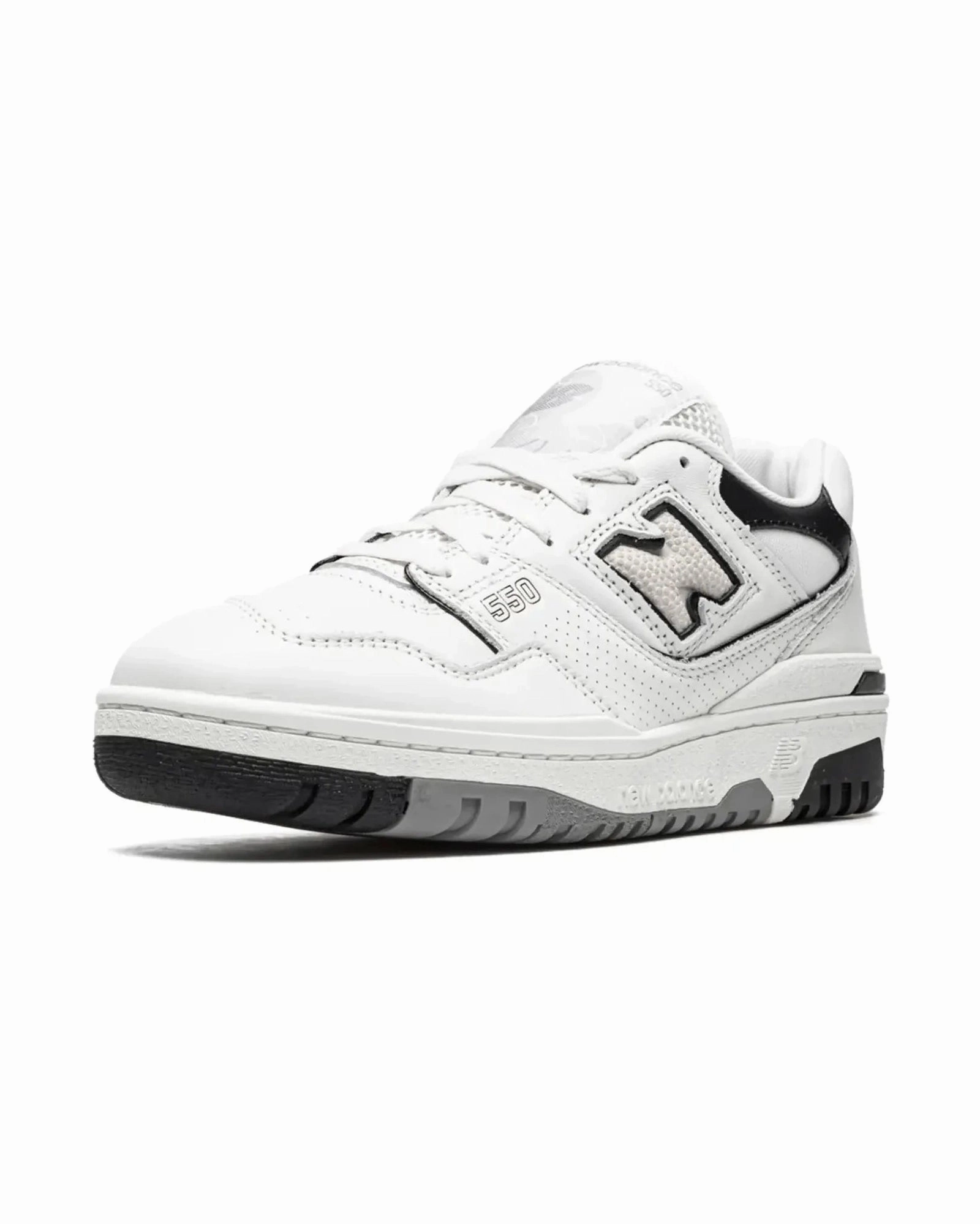 Action Ready Dynamic Walk New Balance 550 Cream Black