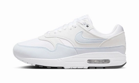 Flexible Motion Motion control Nike air max 1 football grey (women's)