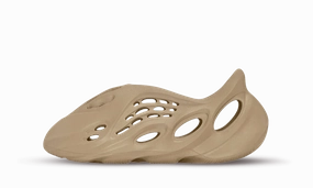 Yeezy Foam RNNR 'Clay Taupe' Desert Step