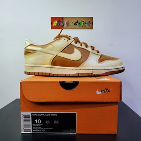 DS 2010' Nike Dunk Low VNTG "CURRY" Foot alignment