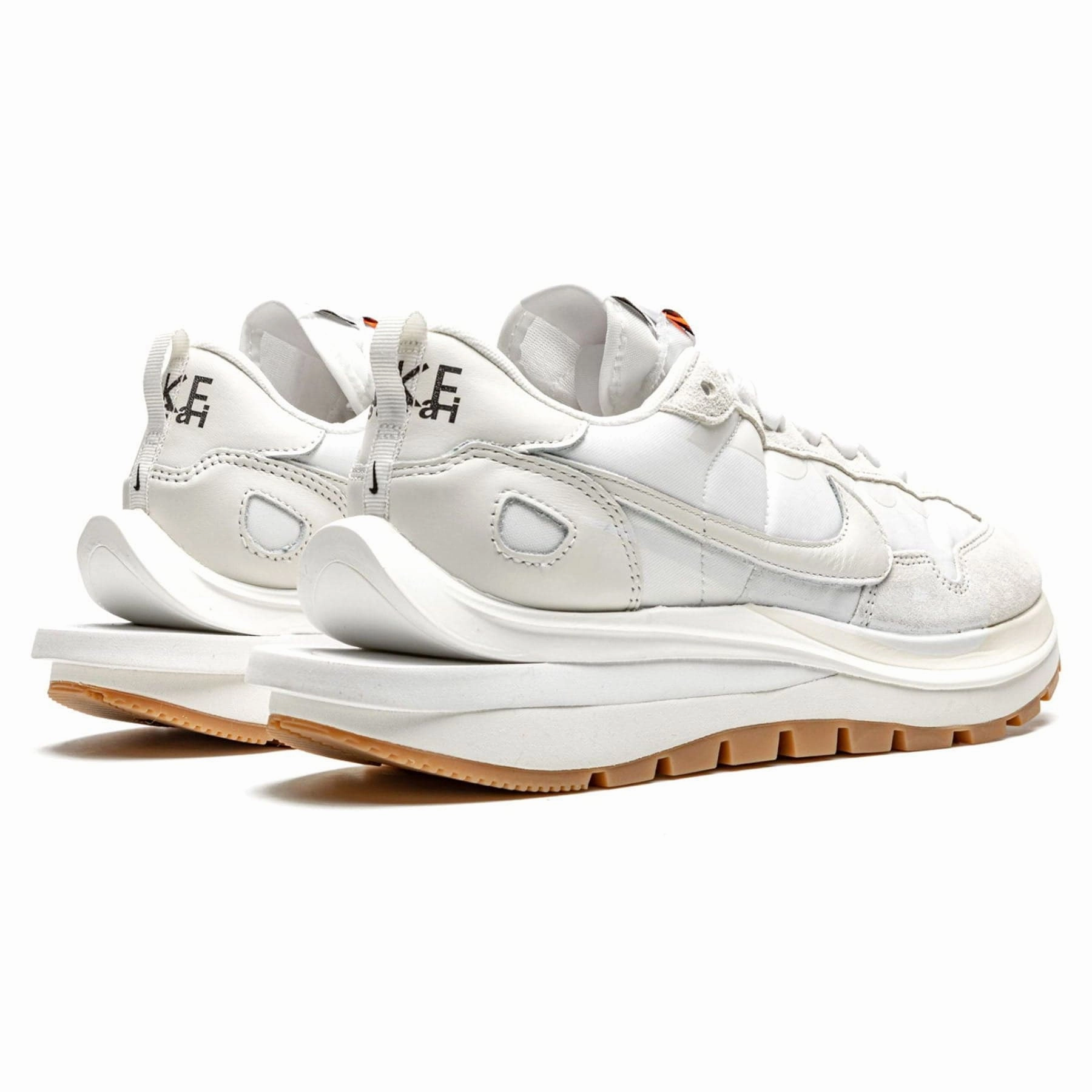 handball shoes Sacai X Nike Vaporwaffle 'Sail Gum'