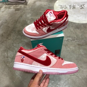 All-Purpose Wear DS 2020' Nike Dunk Low Pro SB STRANGE LOVE