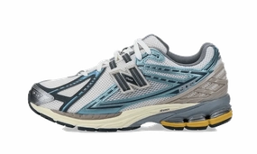 responsive running shoes water - sports running shoes New Balance 1906R Metallic Teal New Spruce