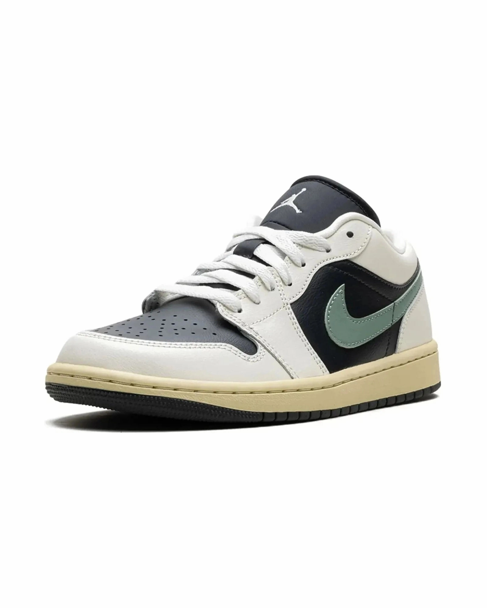 Nike Air Jordan 1 Low Jade Smoke Travel Outfit