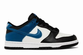 Structured silhouette Nike Dunk Low "Industrial Blue" (GS)
