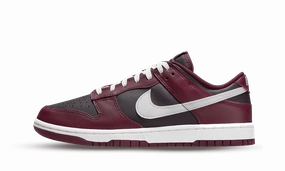 Layered silhouette Adjustable Fit Nike Dunk Low Dark Beetroot