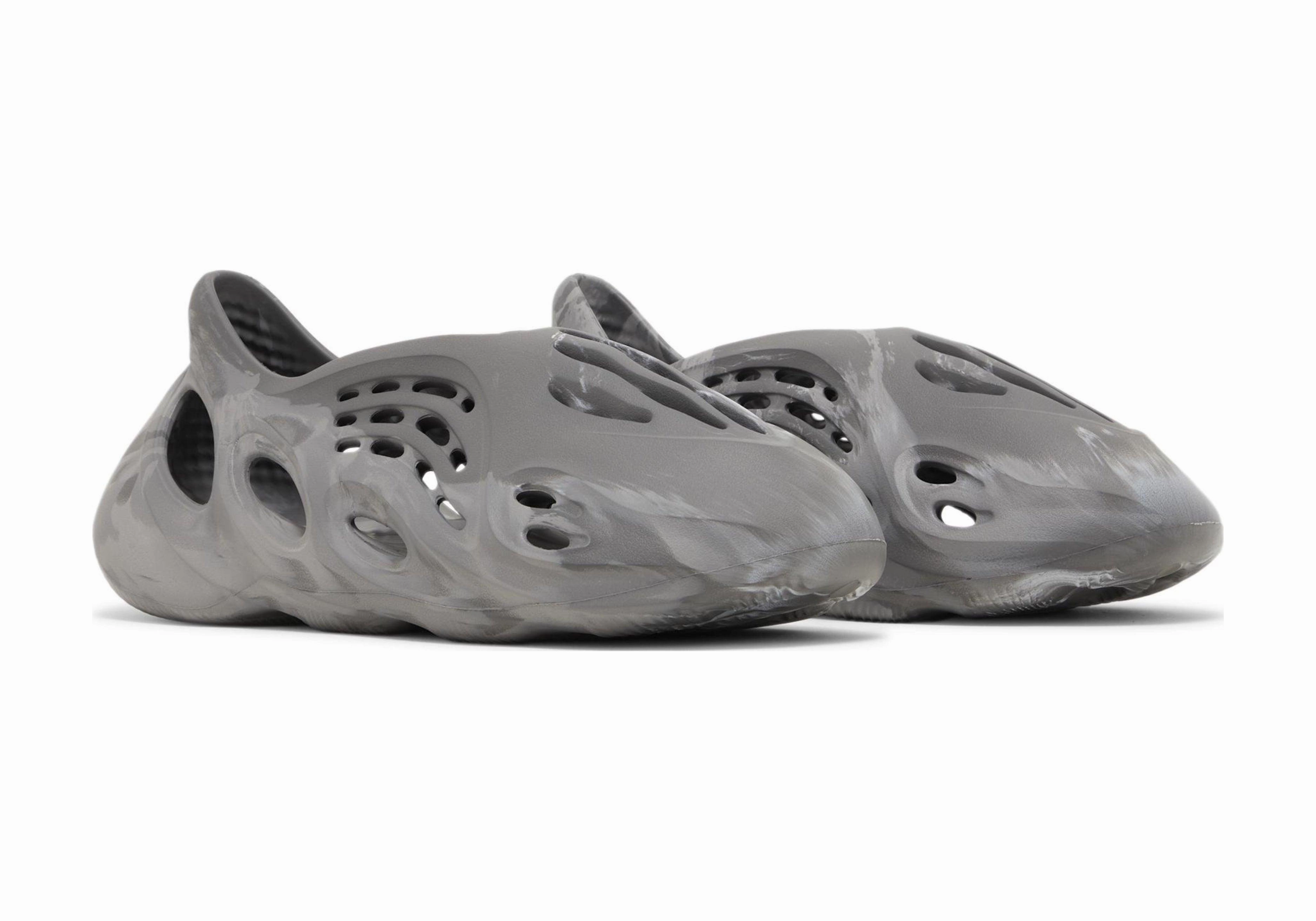 Family Pace Pull Step Yeezy Foam Runner 'MX Granite'