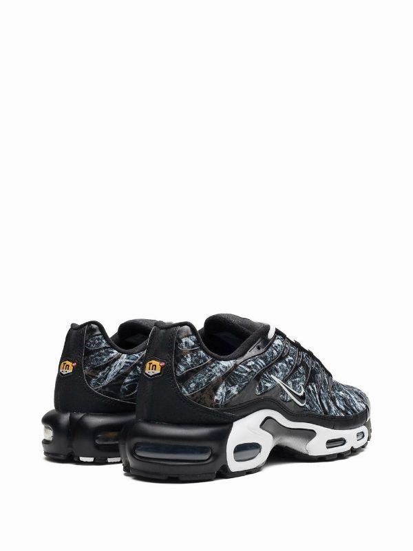 Air Max Plus AMP "Shattered Ice" sneakers Casual Fit Lifestyle Choice