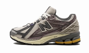 hook - and - loop closure shoes New Balance 1906R Licorice
