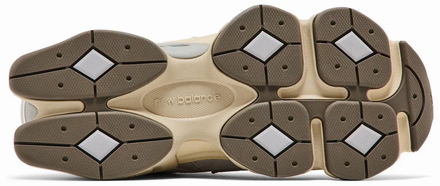 Mud - Resistant hilly - terrain - runner New Balance 9060 Pearl Grey Linen