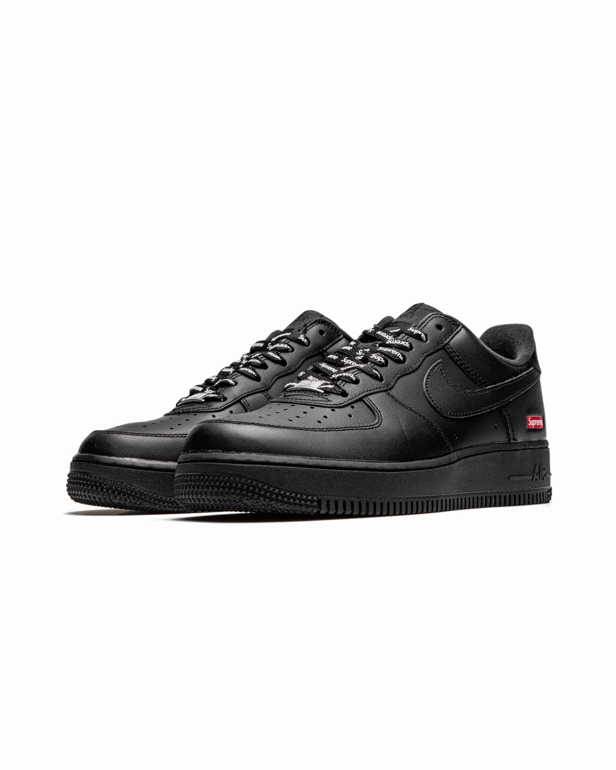 heel - strike shoe response Nike Air Force 1 Low Supreme Black