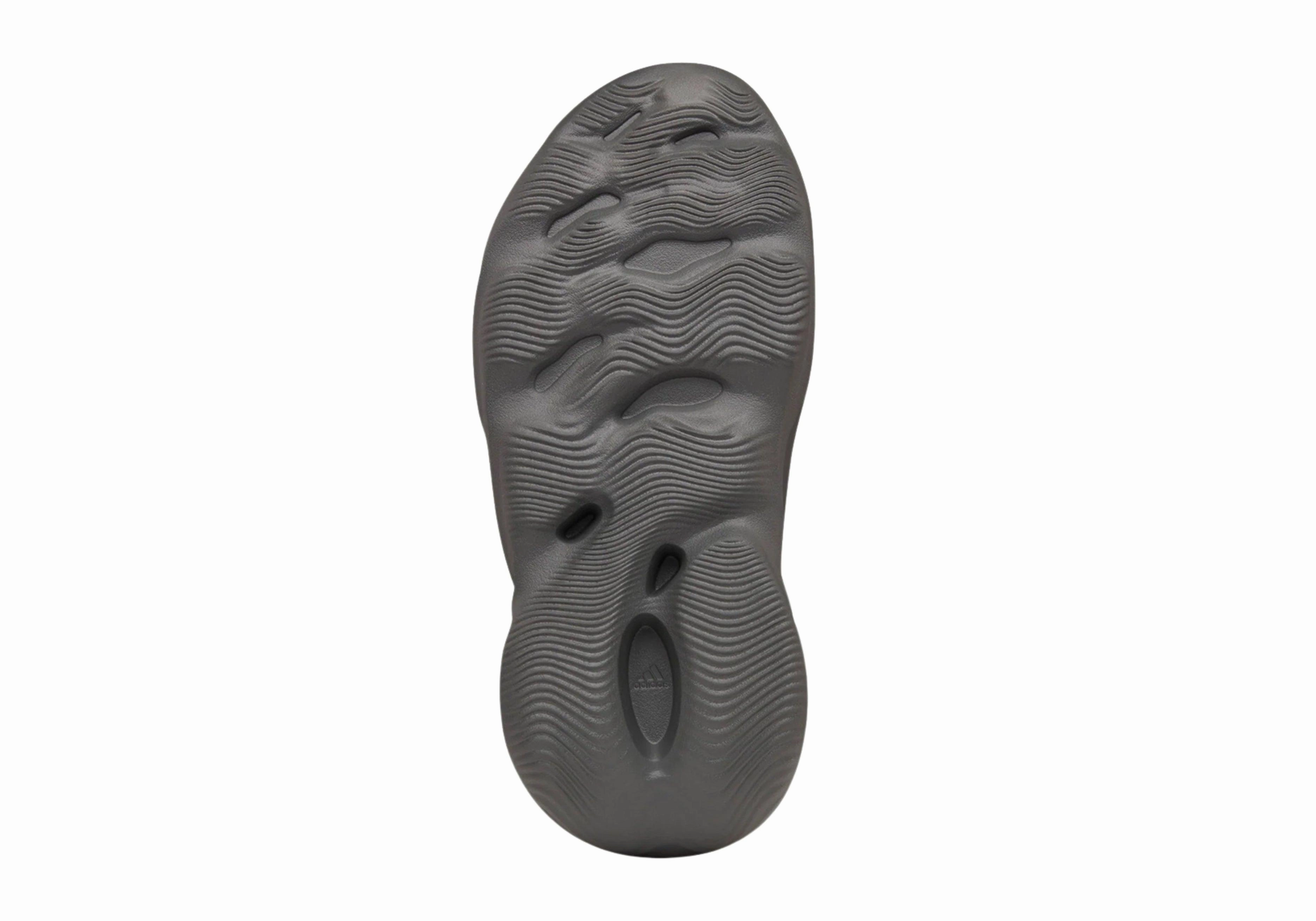 Easy Movement Yeezy Foam Runner 'Carbon'