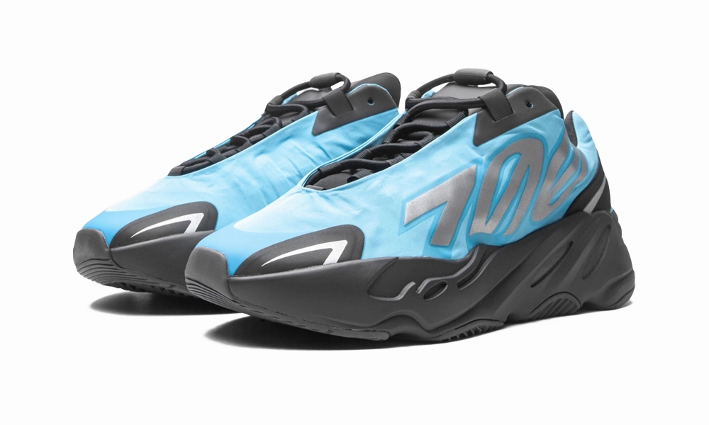 Balanced weight Adidas Yeezy Boost 700 MNVN Bright Cyan