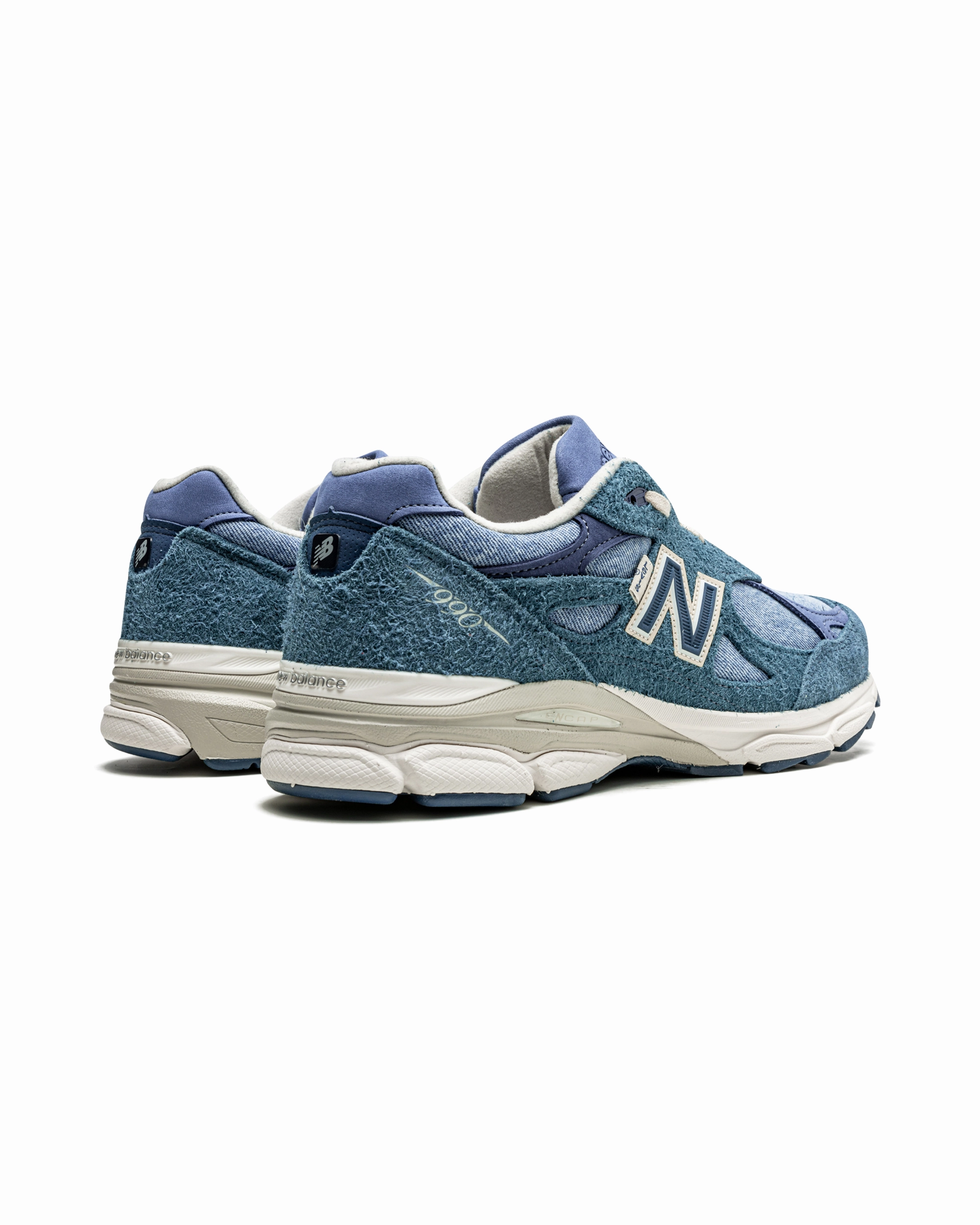 New Balance 990v3 MiUSA Levi's Denim Flexible frame